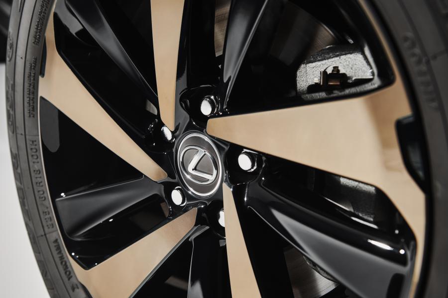 Колеса Lexus NX300 Black Line 2019 года  (NA) (фото 6 из 9)
